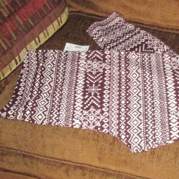 Maurices Snowflake Leggings Burgundy NWT - Picture 1 of 1